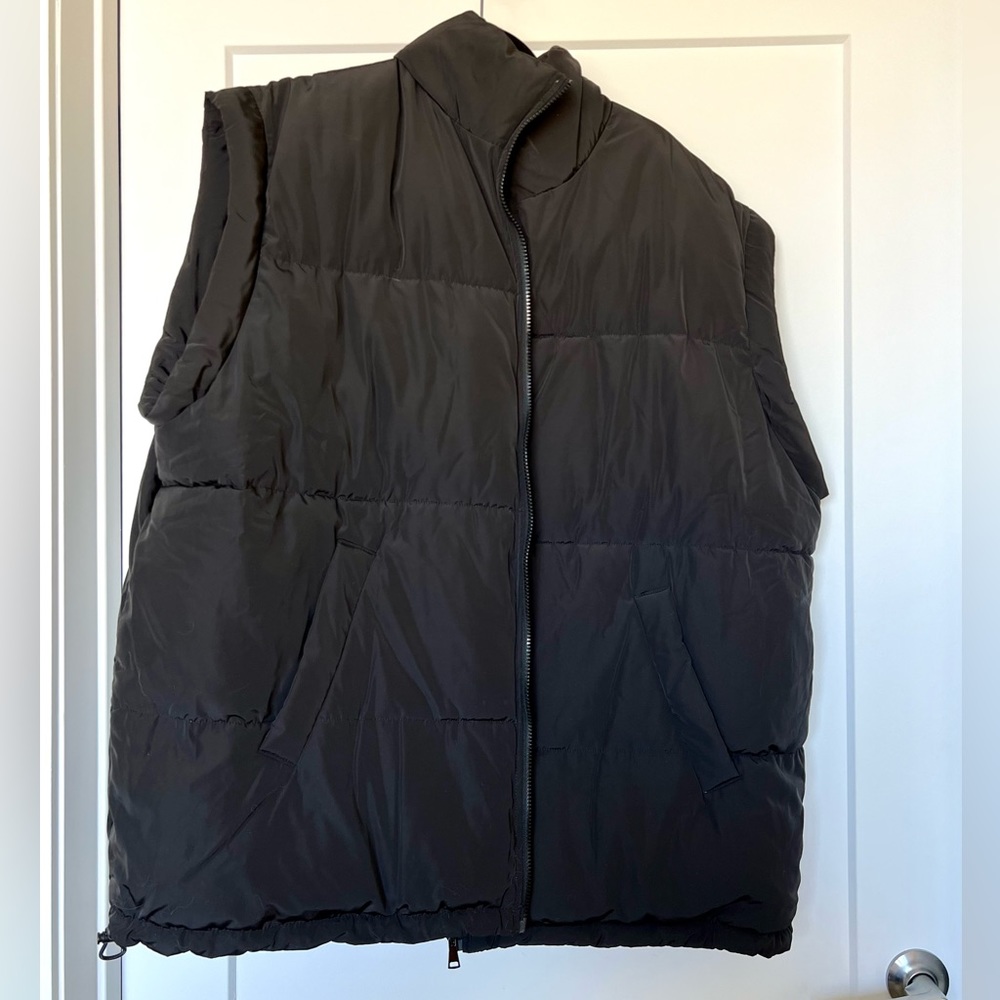 Black puffer vest- NWT